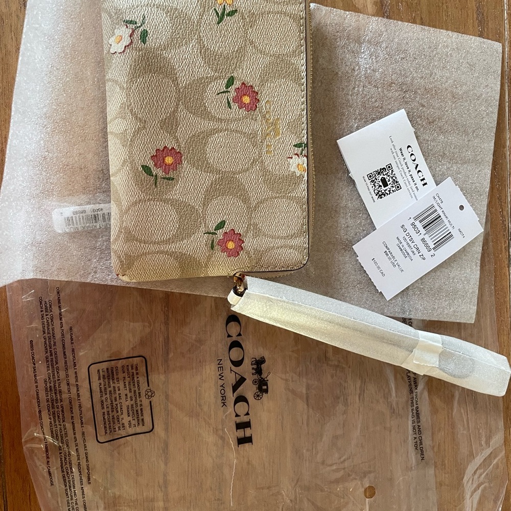 Coach - Spring Wallet - Picture 2 of 4